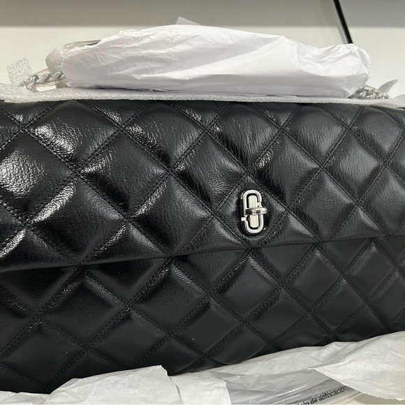 Marc Jacobs QUILTED
XL DUAL CONVERTIBLE SHOULDER BAG - Picture 12 of 14